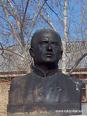 Сыктывкар: Памятник Бабушкину М. С.